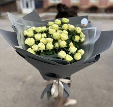 Букет Белые кустовые розы Солинеро в Ивашково