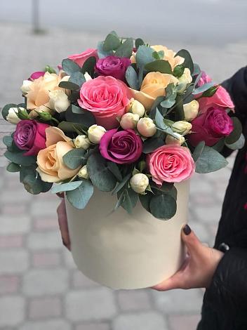 Цветочная композиция из Розы в шляпной коробке в Ивашково