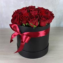 Цветочная композиция из Розы в шляпной коробке в Ивашково