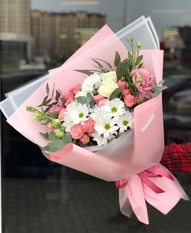 Букет цветов из: Розы, Лизиантусы и Хризантемы в Ивашково
